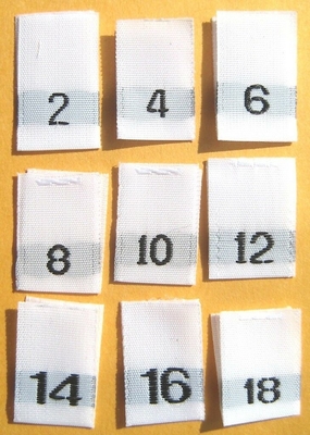 La letra tejida ropa de la etiqueta de la frontera de Merrow forma la prueba del encogimiento del color de PMS