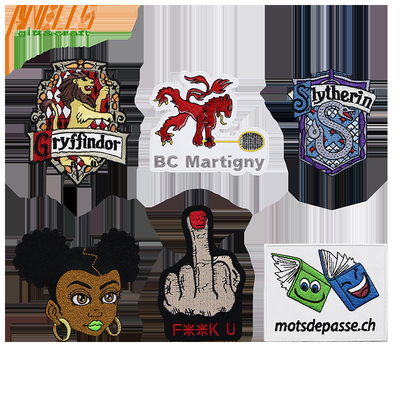 Patches de bordado personalizados de hierro en bordes entrelazados y diseño personalizado