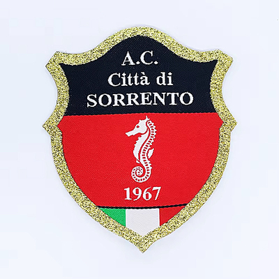 Emblemas tejidos OEM hierro en costura en logotipo parches de ropa con formas y diseños personalizados