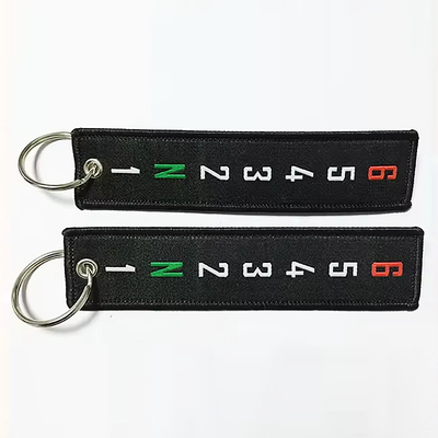 Anime Etiqueta Logotipo personalizado bordado Portador de Regalo Jet Etiquetas Accesorios llaveros Anillos llaveros para bolso de equipaje