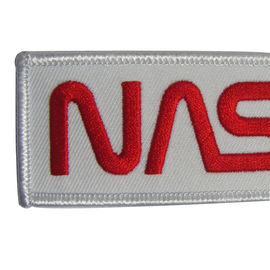Iron On Embroidery Patch Custom Twill Fabric Embroidery Patch para uniformes chaquetas chaquetas y más bajo MOQ obra de arte gratuita muestra rápida tiempo