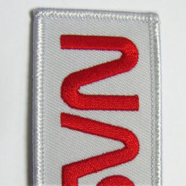 Iron On Embroidery Patch Custom Twill Fabric Embroidery Patch para uniformes chaquetas chaquetas y más bajo MOQ obra de arte gratuita muestra rápida tiempo