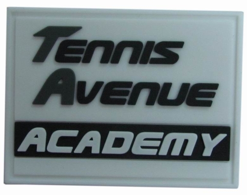 el hierro bordado de encargo en insignia remienda a la academia de la avenida del tenis